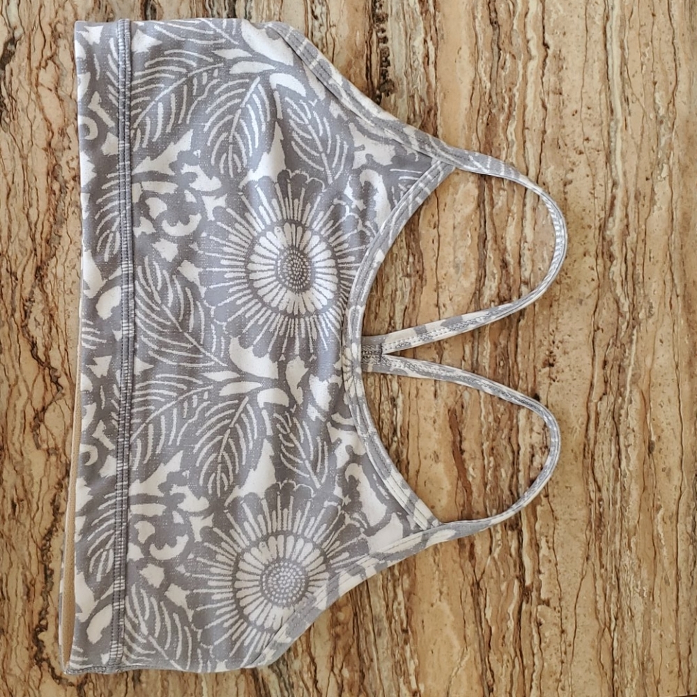 Lululemon sports bra